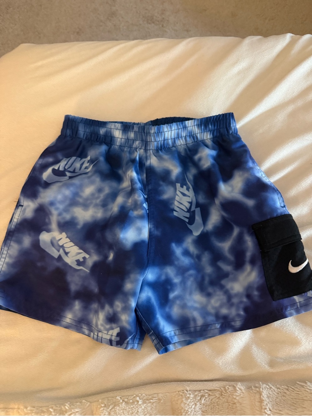 Nike Boys Blue M Tie-Dye Logo Swim Trunks